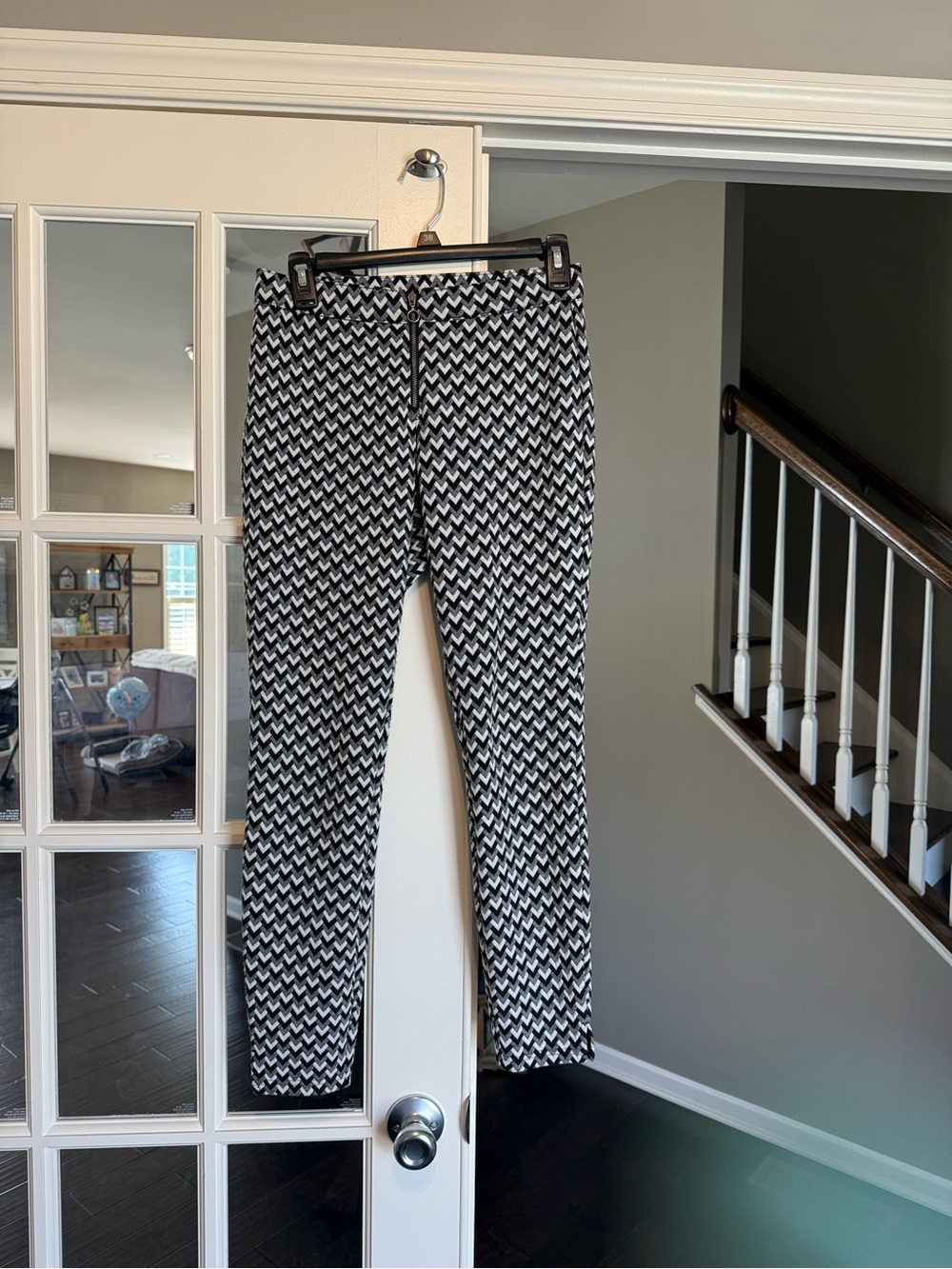 HUE Black, Gray and White Chevron Knit Pants